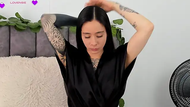 VeronicaTonu online show from 12/13/24, 06:38