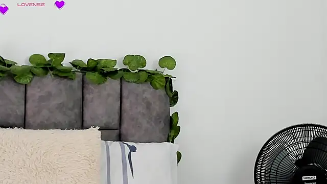 VeronicaTonu online show from 12/16/24, 06:27