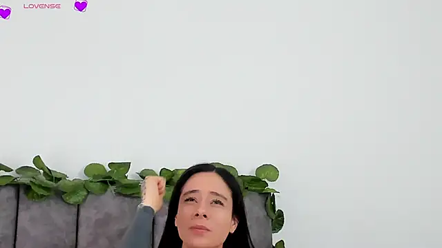 VeronicaTonu online show from 12/18/24, 06:25