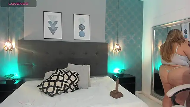 Snapshot of AmbarRoberts_ chatting on 12/27/24, 04:32 AmbarRoberts online show from 12/27/24, 04:32