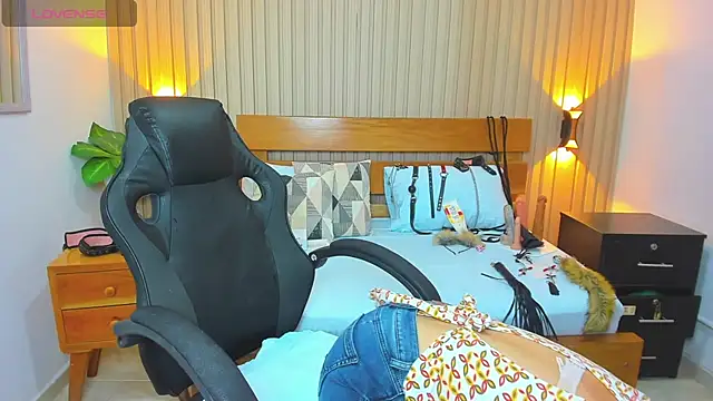 luciana ballesteros  online show from 01/27/25, 12:16