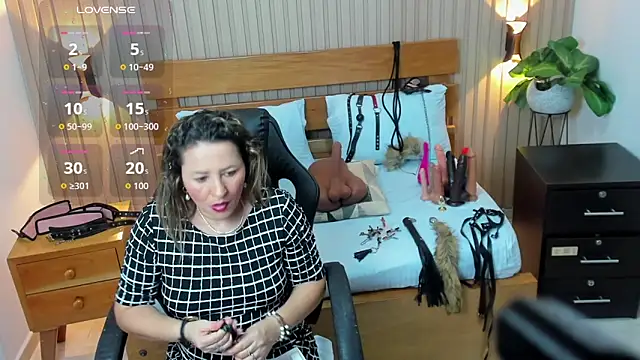 luciana ballesteros  online show from 10/06/25, 12:24