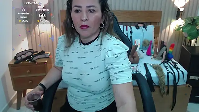 luciana ballesteros  online show from 11/13/25, 12:15