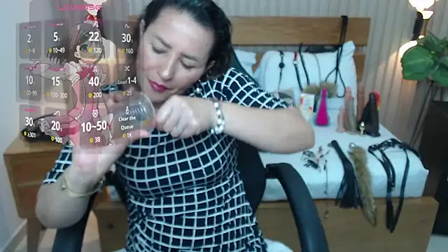 luciana ballesteros  online show from 11/17/25, 12:33