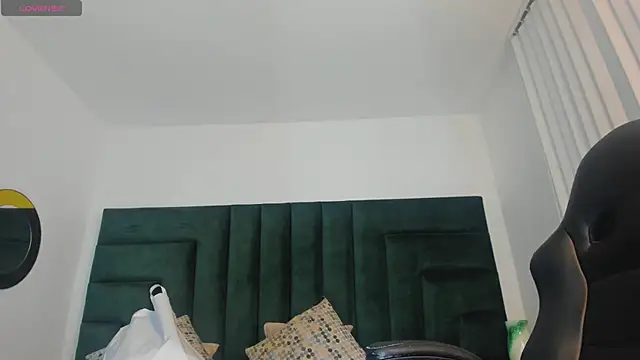 Snapshot of FaloonRoussel chatting on 09/19/25, 06:08 FaloonRoussel online show from 09/19/25, 06:08
