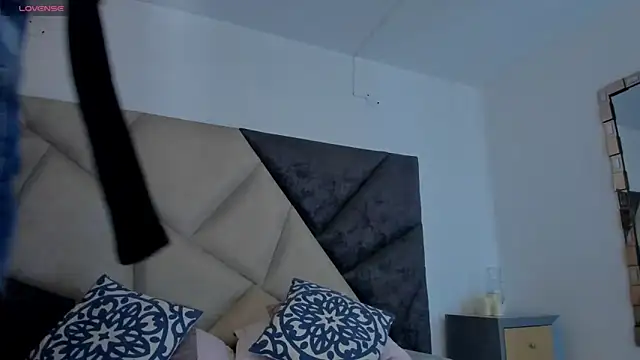 Snapshot of FaloonRoussel chatting on 10/01/25, 06:14 FaloonRoussel online show from 10/01/25, 06:14