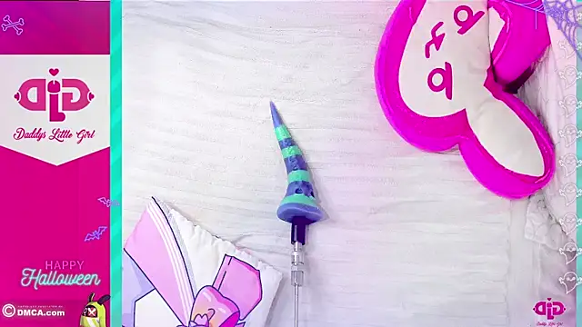 Snapshot of DaddysLittleGirl01 chatting on 10/30/25, 12:34 DaddysLittleGirl01 online show from 10/30/25, 12:34