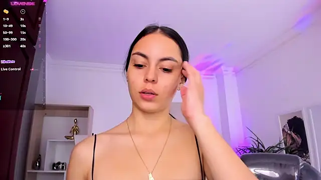 Snapshot of Aleejaa__ chatting on 01/28/25, 11:28 Aleejaa online show from 01/28/25, 11:28