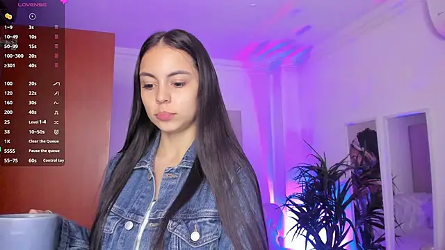 Snapshot of Aleejaa__ chatting on 02/15/25, 11:28 Aleejaa online show from 02/15/25, 11:28