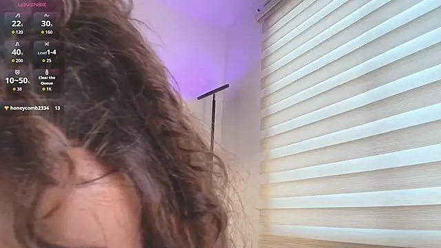 Snapshot of AngelinaRoss_ chatting on 11/13/25, 03:55 AngelinaRoss online show from 11/13/25, 03:55