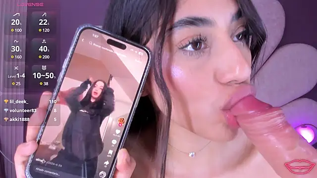 Snapshot of MarianaGarciaa__ chatting on 02/18/25, 06:58 MarianaGarciaa online show from 02/18/25, 06:58