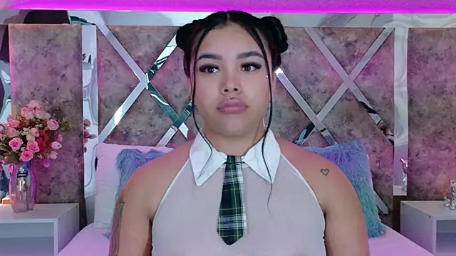 Snapshot of MarianaGarciaa__ chatting on 10/23/25, 07:34 MarianaGarciaa online show from 10/23/25, 07:34