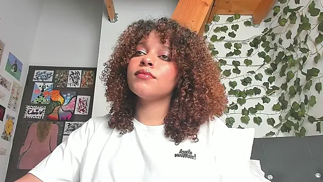 Snapshot of Ada_gales_ chatting on 12/18/24, 09:29 Ada gales  online show from 12/18/24, 09:29