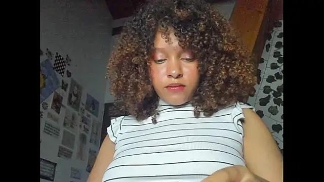 Snapshot of Ada_gales_ chatting on 02/06/25, 02:00 Ada gales  online show from 02/06/25, 02:00