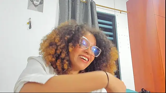 Snapshot of Ada_gales_ chatting on 10/30/25, 03:41 Ada gales  online show from 10/30/25, 03:41