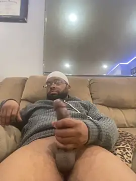 Snapshot of Enos3 chatting on 10/27/25, 12:31 Enos3 online show from 10/27/25, 12:31