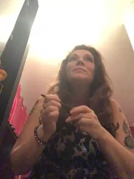 Lwhite1 online show from 01/01/25, 11:07