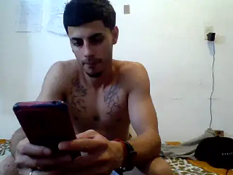 Snapshot of AronFoxx chatting on 03/10/25, 06:38 AronFoxx online show from 03/10/25, 06:38