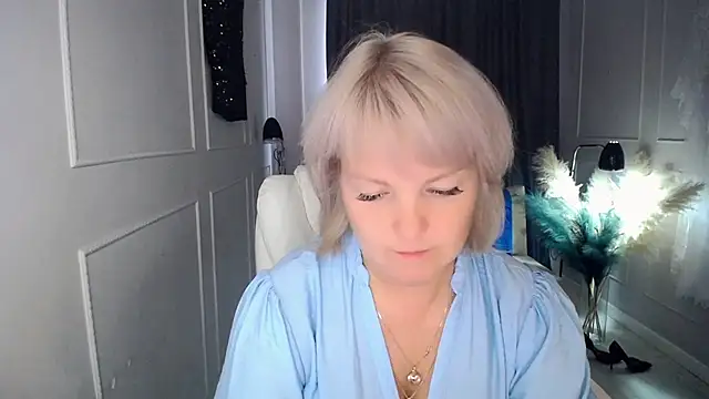 Juarnea online show from 09/23/25, 09:01