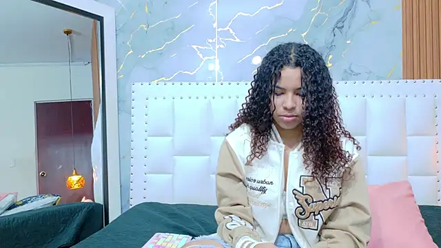 littleebonny online show from 10/10/25, 07:24