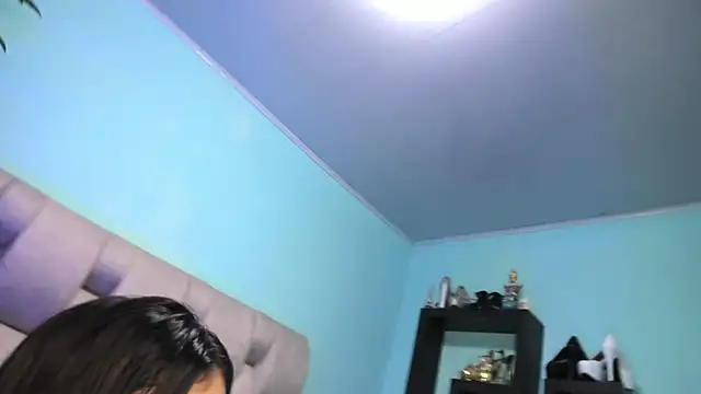 Snapshot of emily_jones_1 chatting on 02/28/25, 12:31 emily jones 1 online show from 02/28/25, 12:31