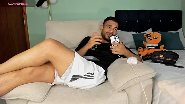 Neganhot  online show from 11/12/25, 12:11