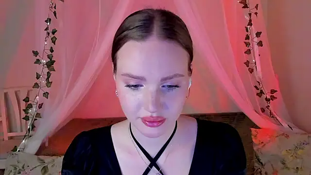 Snapshot of MishkaMe chatting on 12/19/24, 04:24 MishkaMe online show from 12/19/24, 04:24