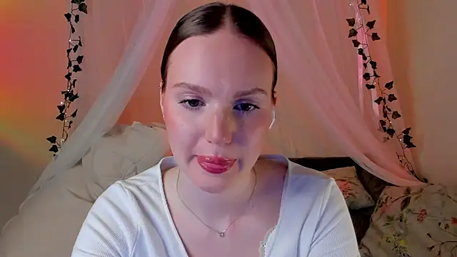 Snapshot of MishkaMe chatting on 02/11/25, 06:22 MishkaMe online show from 02/11/25, 06:22