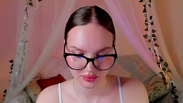 Snapshot of MishkaMe chatting on 03/16/25, 04:56 MishkaMe online show from 03/16/25, 04:56