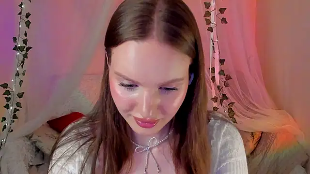 Snapshot of MishkaMe chatting on 03/21/25, 07:24 MishkaMe online show from 03/21/25, 07:24
