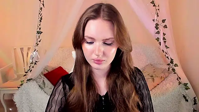 Snapshot of MishkaMe chatting on 10/21/25, 01:56 MishkaMe online show from 10/21/25, 01:56