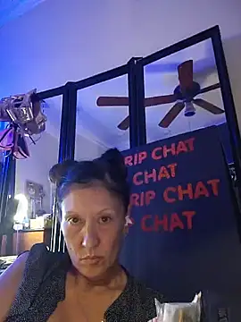 Snapshot of TheDime chatting on 09/15/25, 07:14 TheDime online show from 09/15/25, 07:14