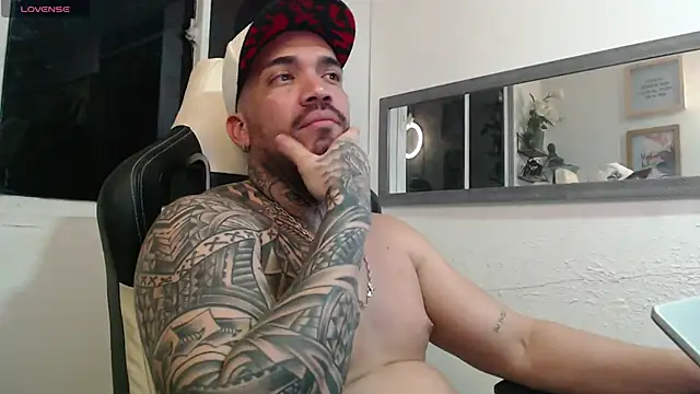 Snapshot of Angel_sex_latin chatting on 12/18/24, 03:37 Angel sex latin online show from 12/18/24, 03:37