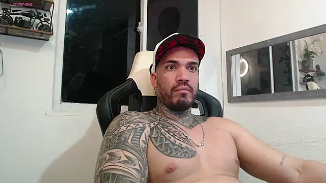 Snapshot of Angel_sex_latin chatting on 12/18/24, 09:47 Angel sex latin online show from 12/18/24, 09:47