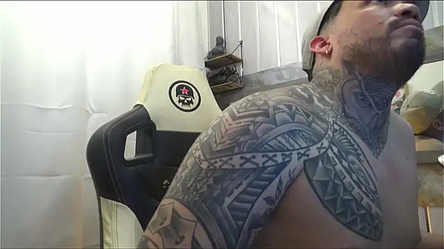 Snapshot of Angel_sex_latin chatting on 10/11/25, 06:12 Angel sex latin online show from 10/11/25, 06:12