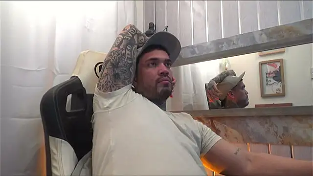 Snapshot of Angel_sex_latin chatting on 10/16/25, 07:20 Angel sex latin online show from 10/16/25, 07:20