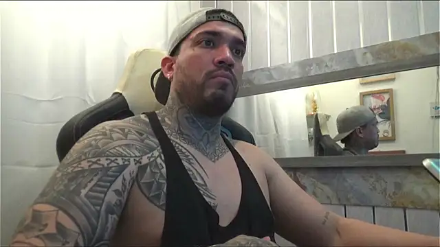 Snapshot of Angel_sex_latin chatting on 10/22/25, 04:02 Angel sex latin online show from 10/22/25, 04:02