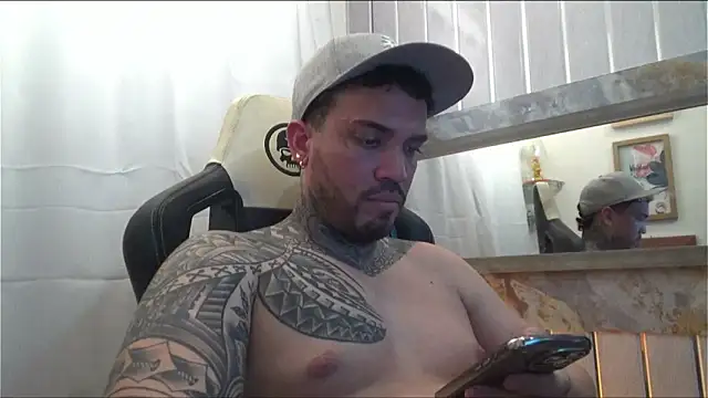 Snapshot of Angel_sex_latin chatting on 10/24/25, 03:14 Angel sex latin online show from 10/24/25, 03:14