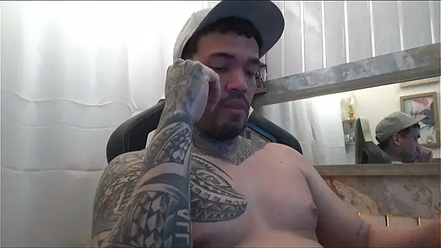 Snapshot of Angel_sex_latin chatting on 10/25/25, 06:54 Angel sex latin online show from 10/25/25, 06:54