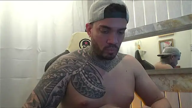 Snapshot of Angel_sex_latin chatting on 11/24/25, 05:18 Angel sex latin online show from 11/24/25, 05:18