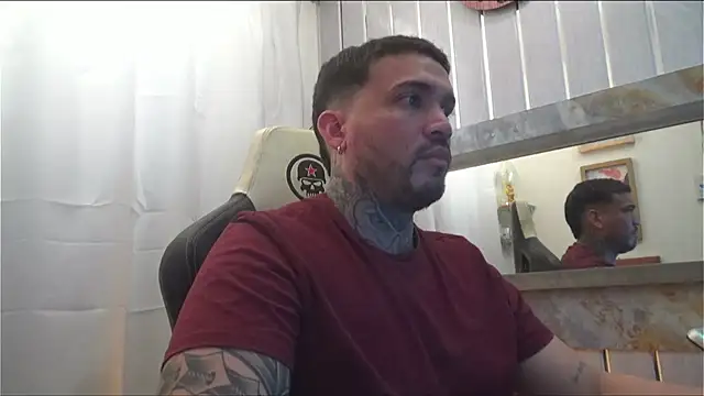 Snapshot of Angel_sex_latin chatting on 11/30/25, 03:32 Angel sex latin online show from 11/30/25, 03:32