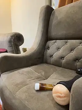 sknzy09 online show from 10/15/25, 12:38