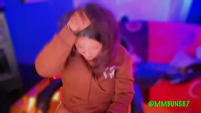 Snapshot of miacanela_xo chatting on 10/21/25, 01:17 miacanela xo online show from 10/21/25, 01:17