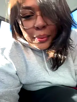 Snapshot of miacanela_xo chatting on 10/21/25, 09:26 miacanela xo online show from 10/21/25, 09:26