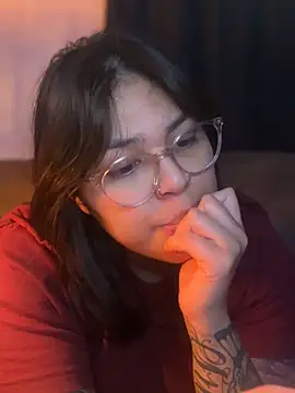 Snapshot of miacanela_xo chatting on 11/17/25, 04:29 miacanela xo online show from 11/17/25, 04:29