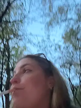 Snapshot of LiliMorganxxx chatting on 10/22/25, 04:40 LiliMorganxxx online show from 10/22/25, 04:40