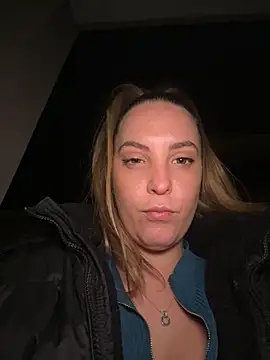 Snapshot of LiliMorganxxx chatting on 11/17/25, 10:04 LiliMorganxxx online show from 11/17/25, 10:04