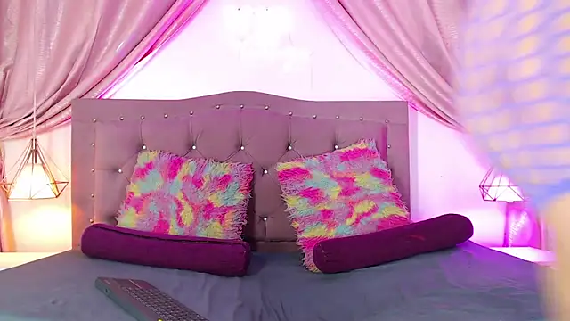 Snapshot of Maite_Foxx chatting on 12/13/24, 10:02 Maite Foxx online show from 12/13/24, 10:02