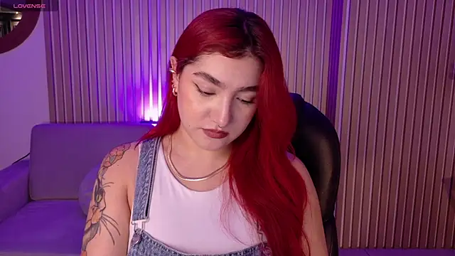 ViolettCastel online show from 11/05/25, 07:14