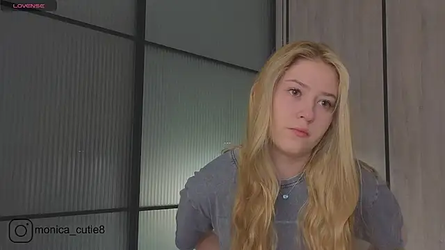 Snapshot of Monikacutie chatting on 03/12/25, 04:19 Monikacutie online show from 03/12/25, 04:19